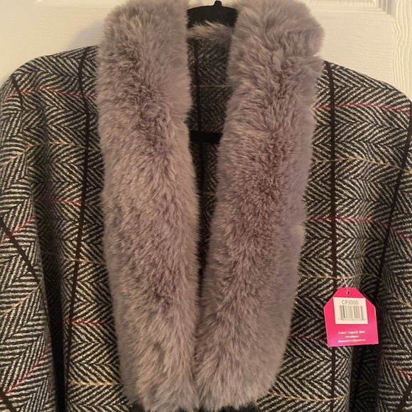 NWT Fur Collared Cape - Picture 3 of 8